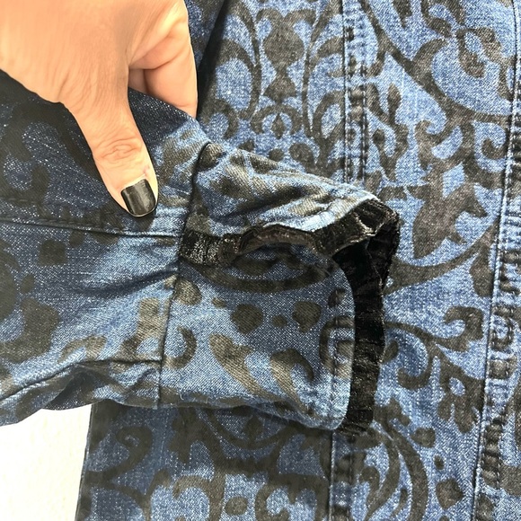Liz Claiborne Blue and Black Jean Jacket with velvet Design XL - Picture 8 of 9